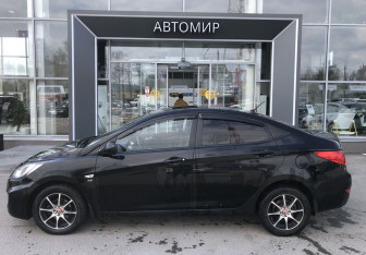 Подержанный автомобиль Hyundai Solaris Sedan 2013 года (8 фото)