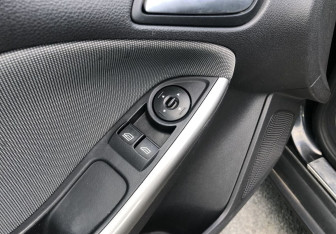 Подержанный автомобиль Ford Focus Hatchback 2012 года (14 фото)