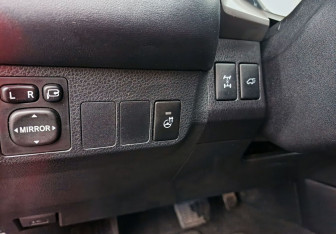 Подержанный автомобиль Toyota RAV4 2017 года (16 фото)