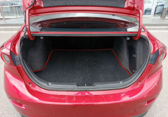 Подержанный автомобиль Mazda 3 Sedan 2013 года (12 фото)