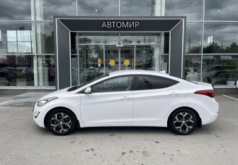 Подержанный автомобиль Hyundai Elantra Sedan 2014 года (8 фото)