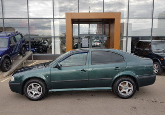Подержанный автомобиль Skoda Octavia Liftback 2008 года (8 фото)