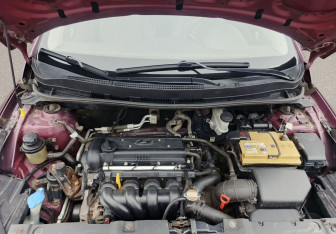 Подержанный автомобиль Hyundai Solaris Hatchback 2011 года (11 фото)