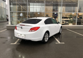 Подержанный автомобиль Opel Insignia Liftback 2010 года (7 фото)