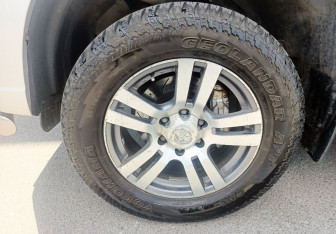 Подержанный автомобиль Toyota Land Cruiser Prado 2014 года (10 фото)