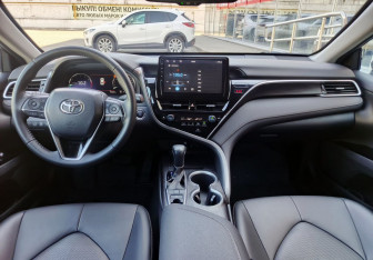 Подержанный автомобиль Toyota Camry Sedan 2022 года (15 фото)