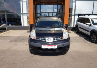 Подержанный автомобиль Nissan Note 2007 года (2 фото)