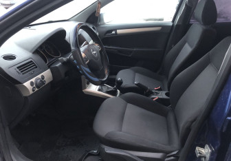 Подержанный автомобиль Opel Astra Sedan 2008 года (9 фото)
