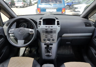 Подержанный автомобиль Opel Zafira Compactvan 2012 года (10 фото)