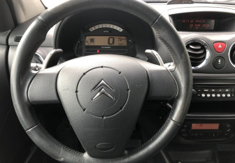 Подержанный автомобиль Citroen C2 2008 года (11 фото)