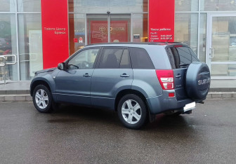 Подержанный автомобиль Suzuki Grand Vitara 2005 года (7 фото)
