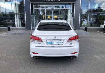 Подержанный автомобиль Hyundai i40 Sedan 2013 года (6 фото)