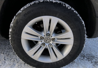 Подержанный автомобиль Volkswagen Touareg 2005 года (16 фото)