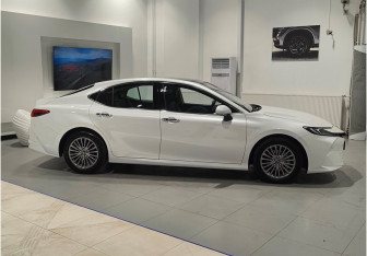 Новый Toyota Camry Sedan 2025 (8 фото)