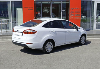 Подержанный автомобиль Ford Fiesta Sedan 2016 года (5 фото)