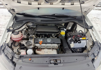 Подержанный автомобиль Volkswagen Polo Sedan 2011 года (11 фото)