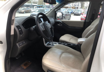 Подержанный автомобиль Nissan Pathfinder 2011 года (9 фото)
