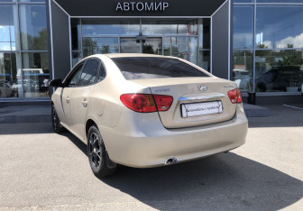 Подержанный автомобиль Hyundai Elantra Sedan 2010 года (7 фото)