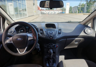 Подержанный автомобиль Ford Fiesta Sedan 2016 года (13 фото)