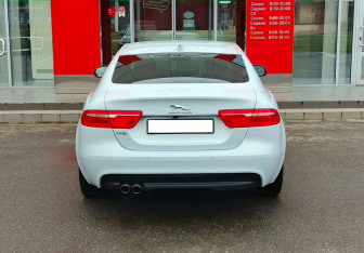 Подержанный автомобиль Jaguar XE 2016 года (6 фото)