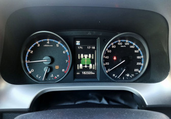 Подержанный автомобиль Toyota RAV4 2015 года (13 фото)