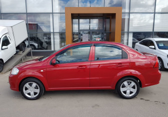 Подержанный автомобиль Chevrolet Aveo Sedan 2011 года (8 фото)