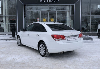 Подержанный автомобиль Chevrolet Cruze Sedan 2011 года (7 фото)