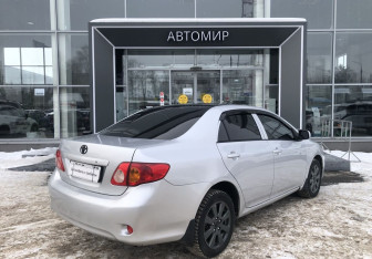 Подержанный автомобиль Toyota Corolla Sedan 2007 года (5 фото)