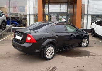 Подержанный автомобиль Ford Focus Sedan 2011 года (5 фото)