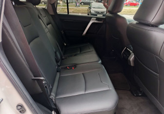 Подержанный автомобиль Toyota Land Cruiser Prado 2020 года (16 фото)