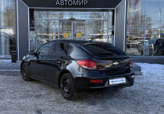 Подержанный автомобиль Chevrolet Cruze Hatchback 2013 года (7 фото)