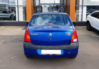 Подержанный автомобиль Renault Logan Sedan 2007 года (6 фото)