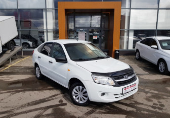 Подержанный автомобиль LADA (ВАЗ) Granta Liftback 2015 года (3 фото)