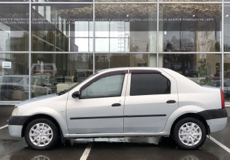 Подержанный автомобиль Renault Logan Sedan 2007 года (8 фото)