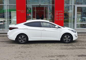 Подержанный автомобиль Hyundai Elantra Sedan 2015 года (4 фото)