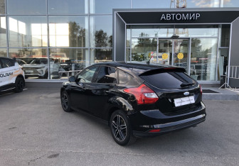 Подержанный автомобиль Ford Focus Hatchback 2012 года (5 фото)