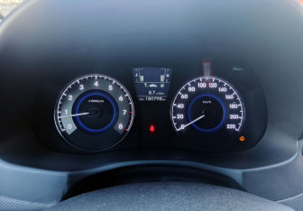 Подержанный автомобиль Hyundai Solaris Sedan 2012 года (13 фото)