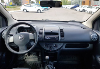 Подержанный автомобиль Nissan Note 2007 года (11 фото)