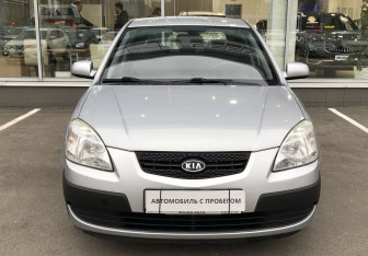 Подержанный автомобиль Kia Rio Hatchback 2009 года (2 фото)