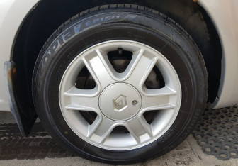 Подержанный автомобиль Renault Logan Sedan 2013 года (12 фото)