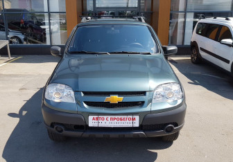 Подержанный автомобиль Chevrolet Niva 2015 года (2 фото)