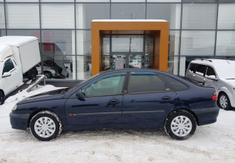 Подержанный автомобиль Renault Laguna Liftback 2000 года (8 фото)