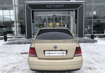 Подержанный автомобиль Volkswagen Bora Sedan 2002 года (6 фото)