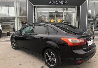 Подержанный автомобиль Ford Focus Sedan 2012 года (7 фото)