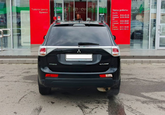 Подержанный автомобиль Mitsubishi Outlander 2013 года (6 фото)