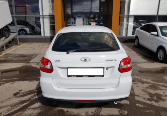 Подержанный автомобиль LADA (ВАЗ) Granta Liftback 2015 года (6 фото)