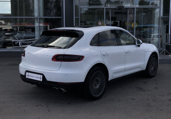 Подержанный автомобиль Porsche Macan 2015 года (5 фото)