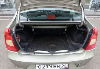 Подержанный автомобиль Renault Logan Sedan 2011 года (12 фото)