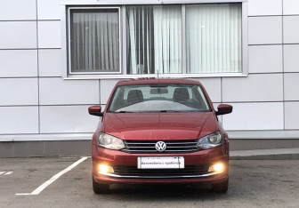 Подержанный автомобиль Volkswagen Polo Sedan 2015 года (2 фото)