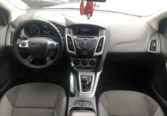 Подержанный автомобиль Ford Focus Sedan 2012 года (10 фото)
